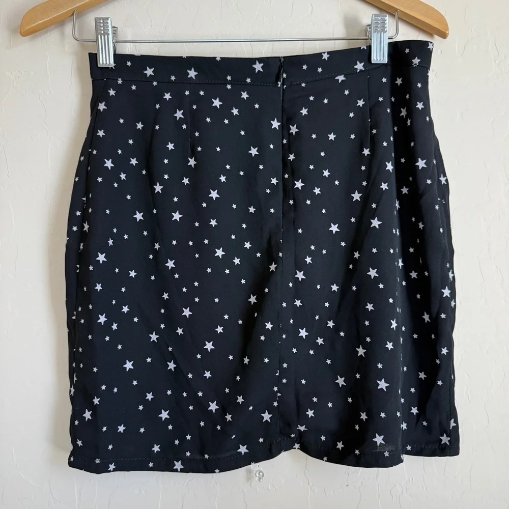 Nasty Gal Star Print Mini Skirt Black White Women’s Size 6